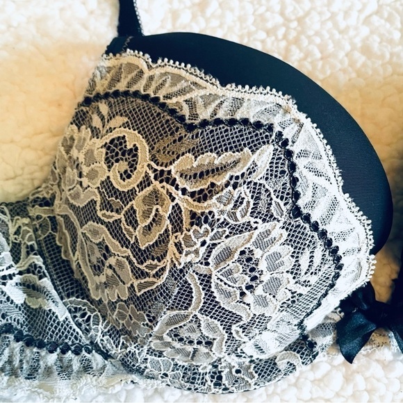 Victoria's Secret Bras, Size 32C, Dream Angels, Push-Up, Padded, Lace - Picture 7 of 12